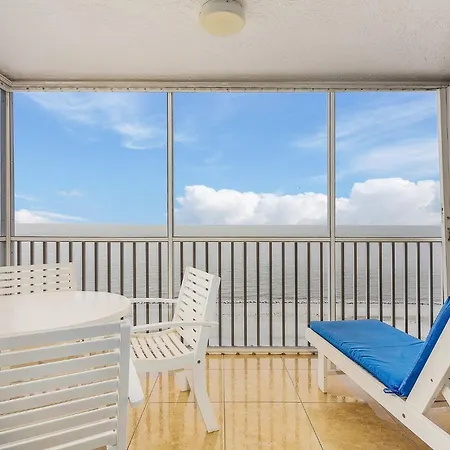 Beautiful Penthouse Condo - Corner Unit! Condo